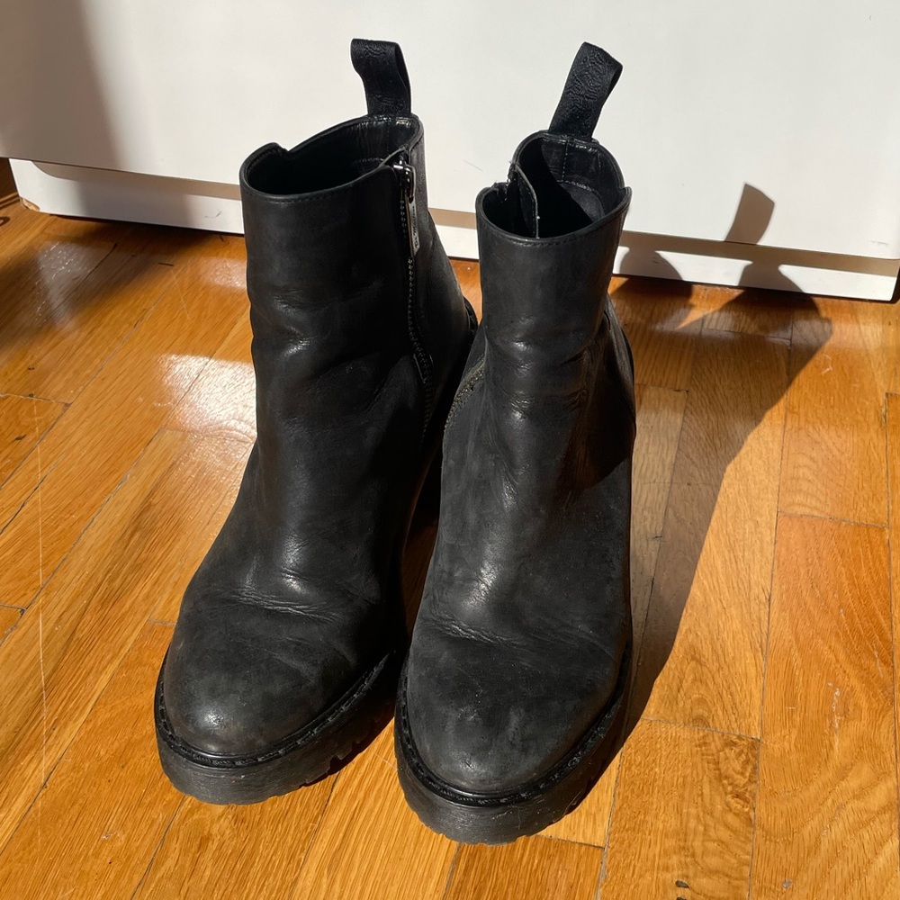 Doc marten chelsea boots